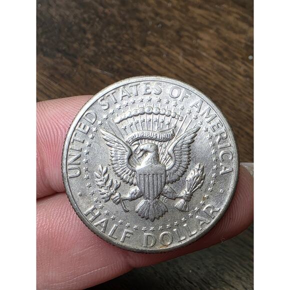 1971 D Kennedy Half Dollar Coin - circulated 2 - Picture 14 of 16